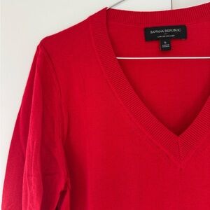 Banana Republic Women's Scarlet V-Neck Sweater size small